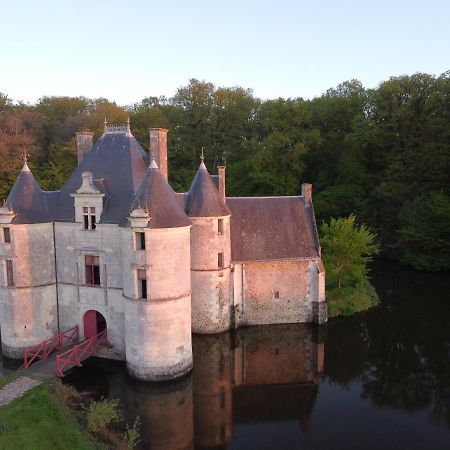 Le Chatelet Thilouze Buitenkant foto
