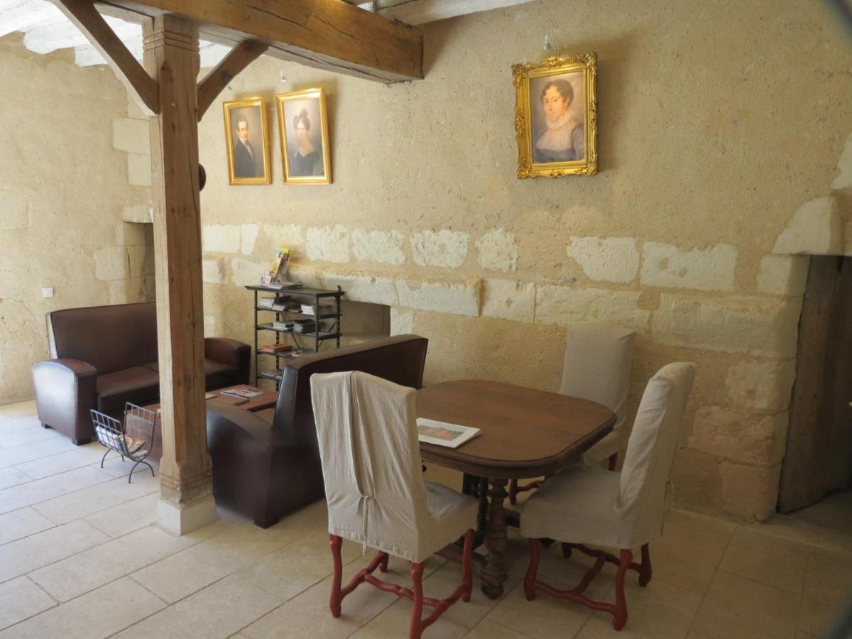 Le Chatelet Thilouze Buitenkant foto