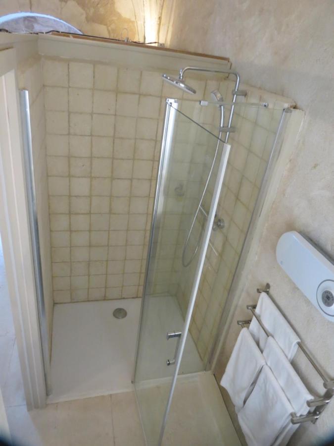 Le Chatelet Thilouze Buitenkant foto